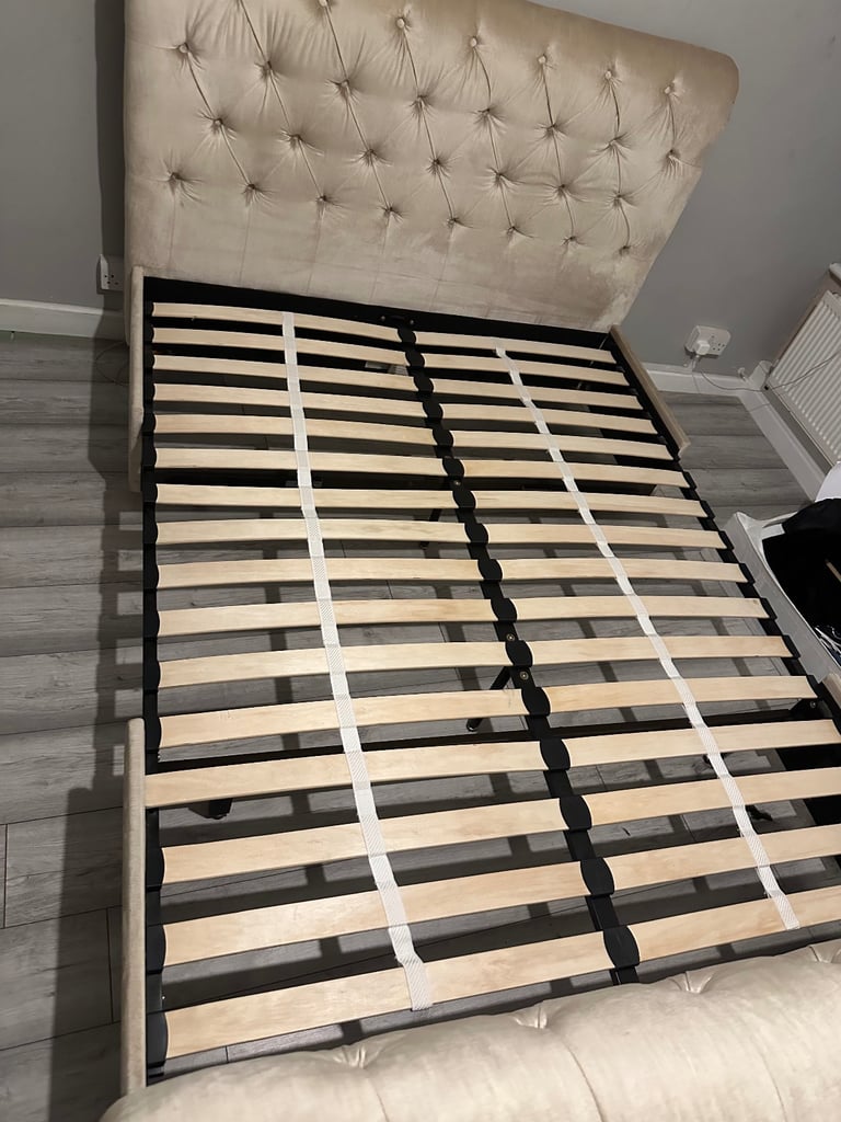 Solid Wescott ottoman bed 