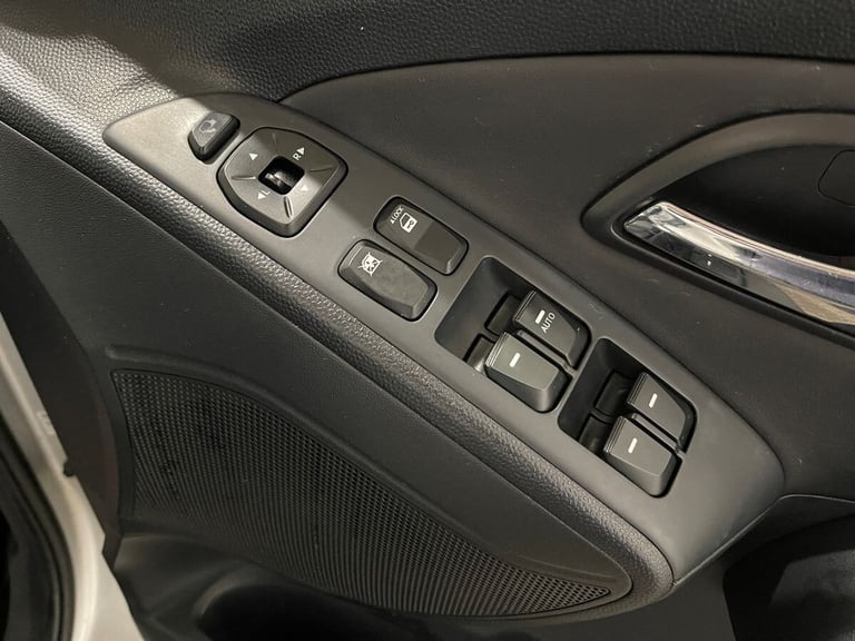 2013 Hyundai Ix35 1.7 CRDi Premium SUV 5dr Diesel Manual Euro 5 (s/s) (115 ps) Diesel Manual