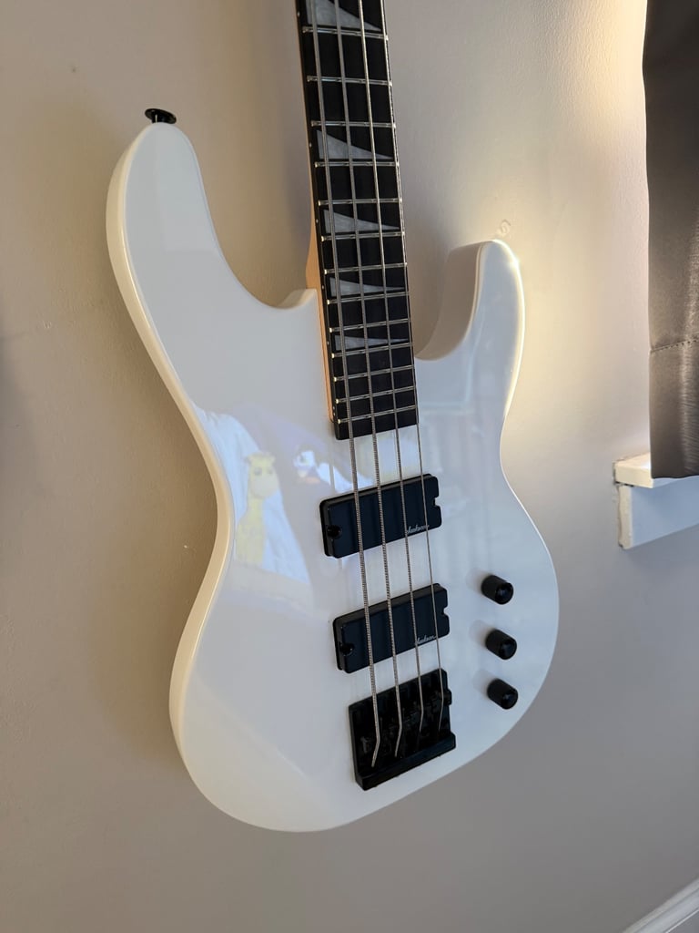 Jackson JS2 Concert Bass Guitar 
