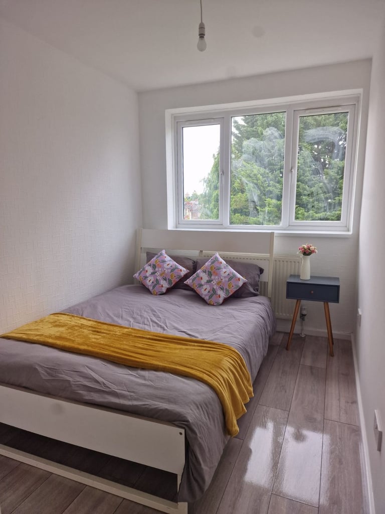 Room to let rent single ensuite luton town cheap lu1 universal dss credit benefits