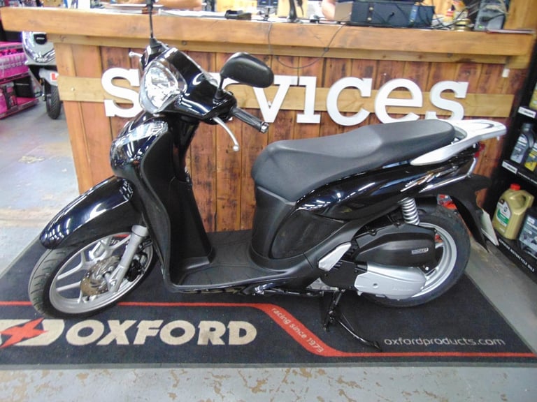 Honda ANC 125 F SH125 Automatic Scooter 2016 very low miles little used from new
