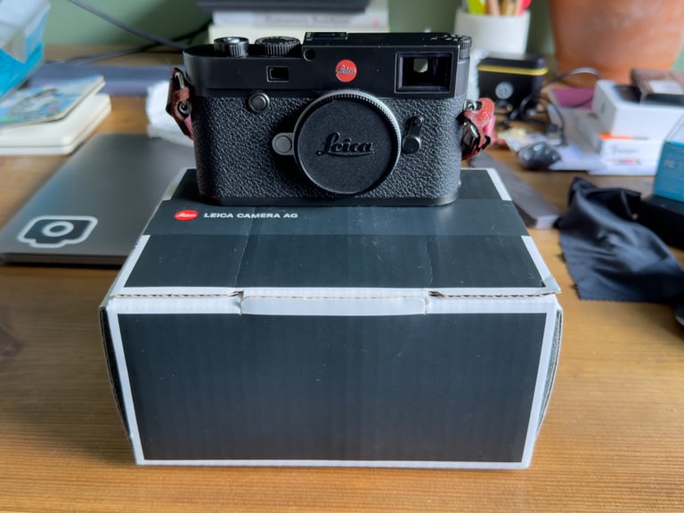 Leica M10 Rangefinder Black in excellent condition plus extra battery