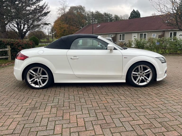Audi, TT, Convertible, 2014, Manual, 1798 (cc), 2 doors