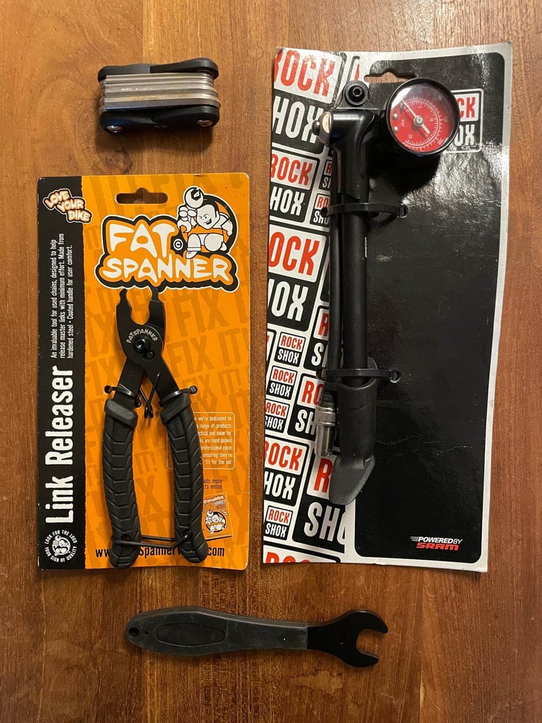 2022 Vitus Escarpe 27 CR mountain bike in velocity blue. 