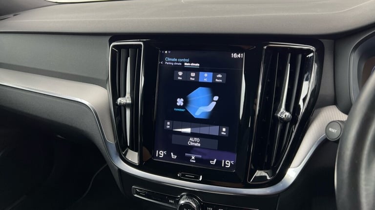 2020 Volvo V60 R-Design, B5 mild hybrid Estate Petrol Automatic