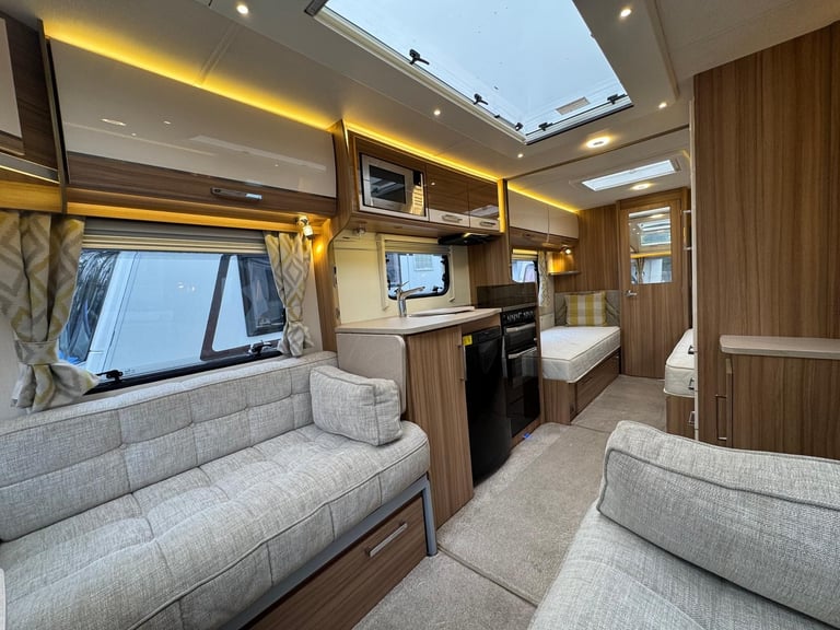⭐️ 2017/18 LUNAR CLUBMAN SB ⭐️ 4 BERTH TOURING CARAVAN ⭐️ FULLY SERVICED ⭐️