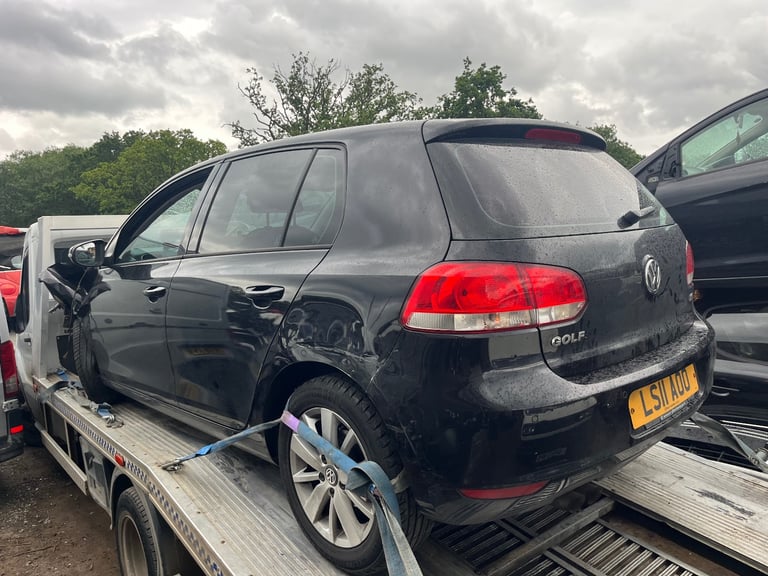 Volkswagen Golf mk6 1.4 automatic 2011 black BREAKING FOR PARTS 