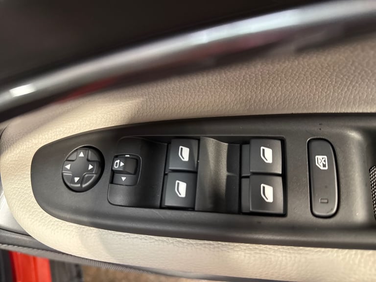 2024 Fiat 600 115kW La Prima 54kWh 5dr Auto Hatchback Electric Automatic