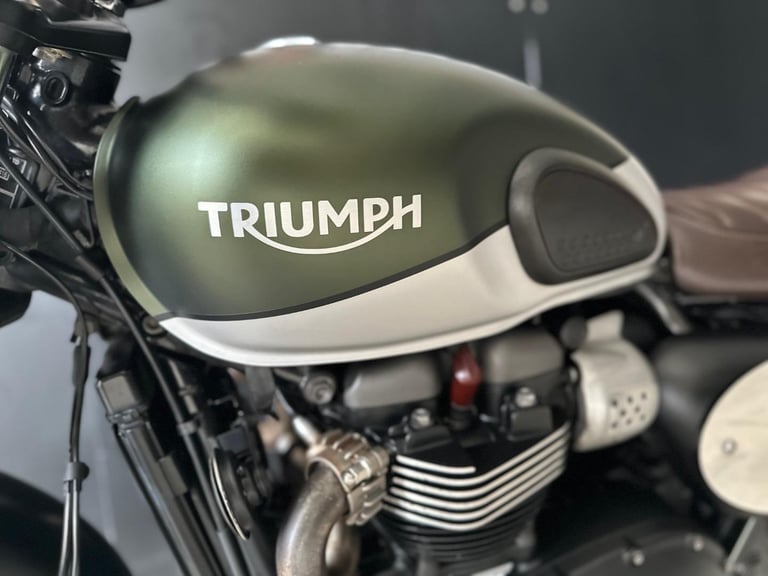 STUNNING 2020/20 TRIUMPH STREET SCRAMBLER MOTORCYCLE 
