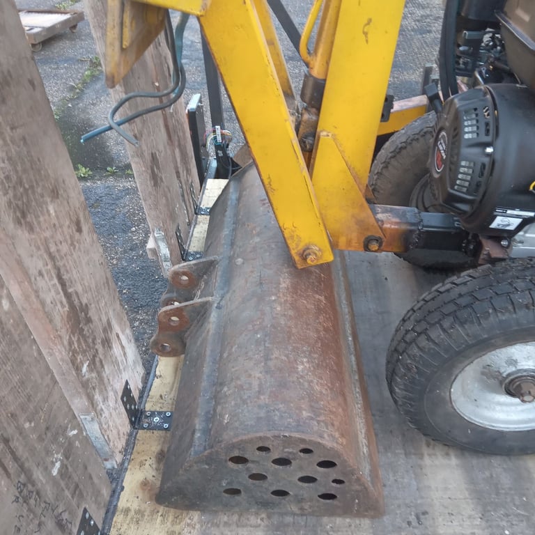 Digger and trailer with ramp and winch, new 13hp engine, spooler and pipes