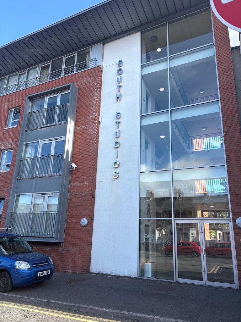 2 BED APARTMENT - TATES AVENUE BT9