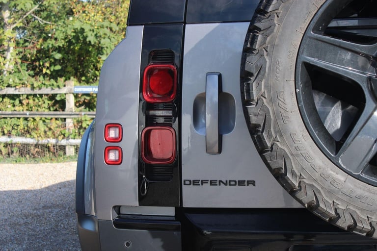 2021 Land Rover Defender 110 3.0 D250 MHEV SE Hard Top SUV Auto 4WD MWB Euro 6 (s/s) 5dr PANEL VA...