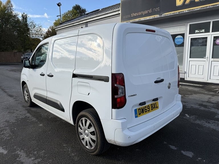 2020 Vauxhall Combo 2300 1.5 Turbo D 100ps H1 Sportive Van PANEL VAN DIESEL Manual