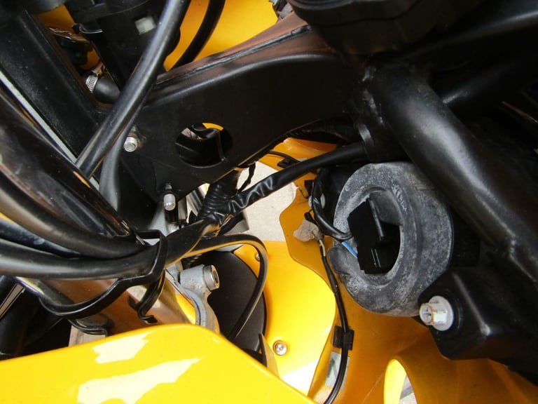 YELLOW TRIUMPH SPRINT RS 955i 13000 MILES VERY NICE EXAMPLE