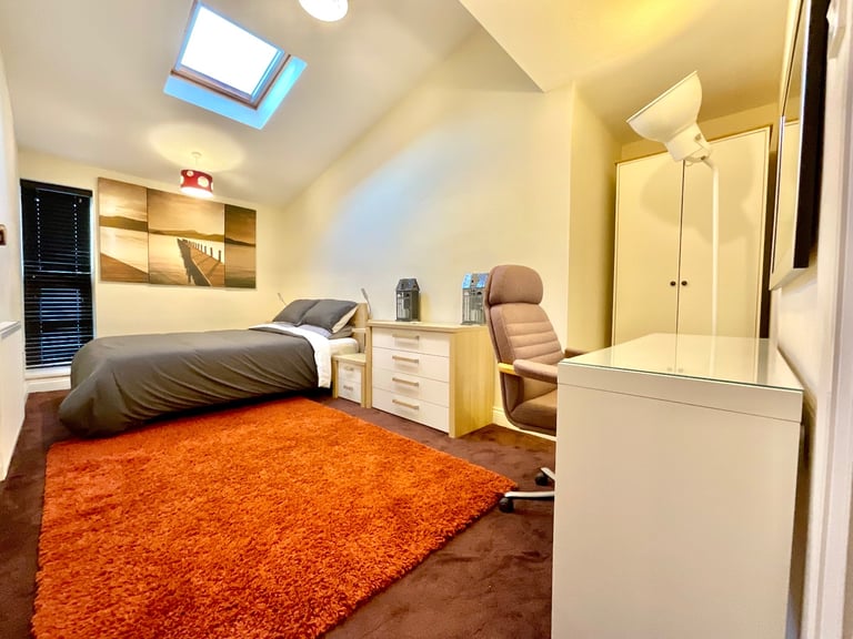 Large 2 bedrooms flat ( CF116AH ) 