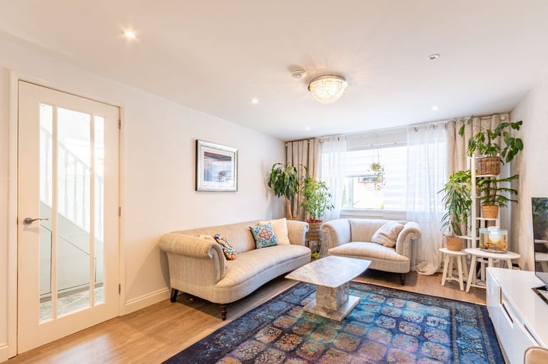 Exceptional, 3 bedroom, semi-detached house in Baberton, with private gardens and conservatory