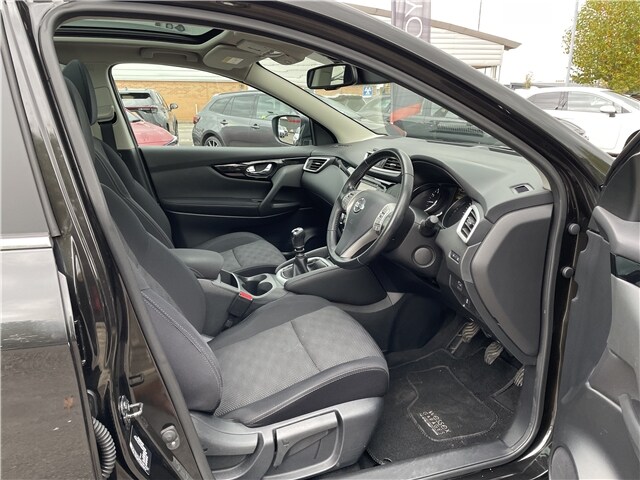 2017 Nissan Qashqai 1.6 DiG-T N-Connecta 5dr Hatchback Petrol Manual