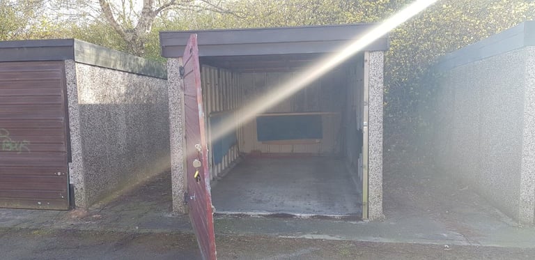 LOCK UP GARAGE TO LET IN BLACKBURN