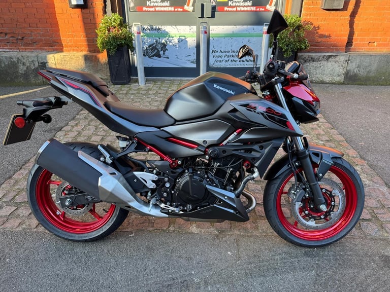 Kawasaki Z500 SE naked motorcycle in Red, A2 licence- only 13 miles 