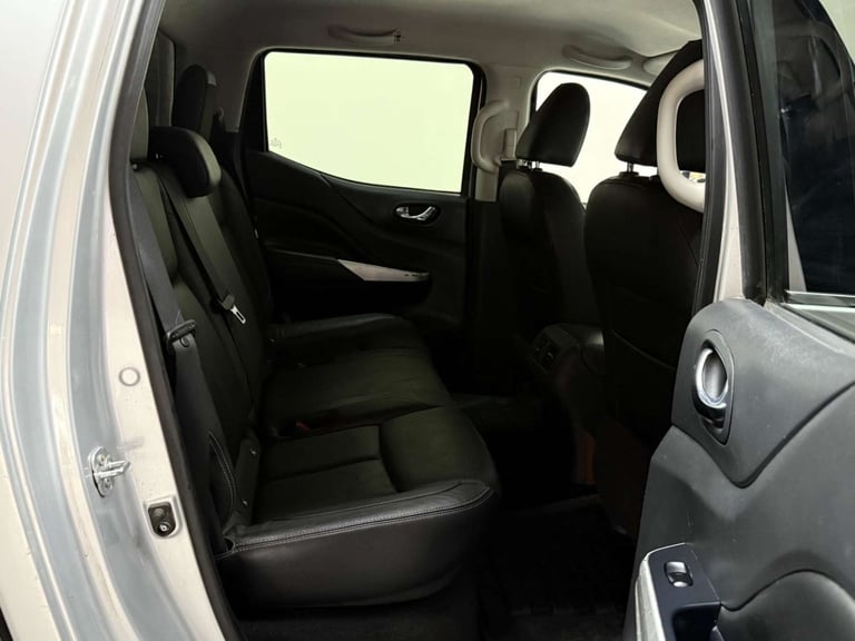 2018 Nissan Navara 2.3 dCi Off-Roader AT32 Auto 4WD Euro 6 4dr Pickup Diesel Automatic