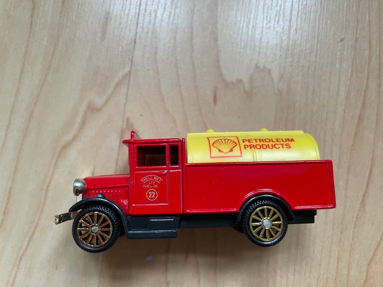 Bundle of die-cast models 