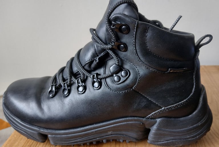 Clarks womens' TRI PATH DAY 2 GTX black leather boots,  SIZE UK 5 (38) - RRP £135.