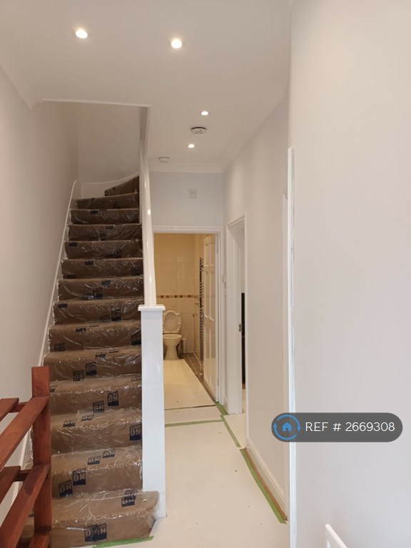 4 bedroom house in Clive Road, London, SW19 (4 bed) (#2669308)