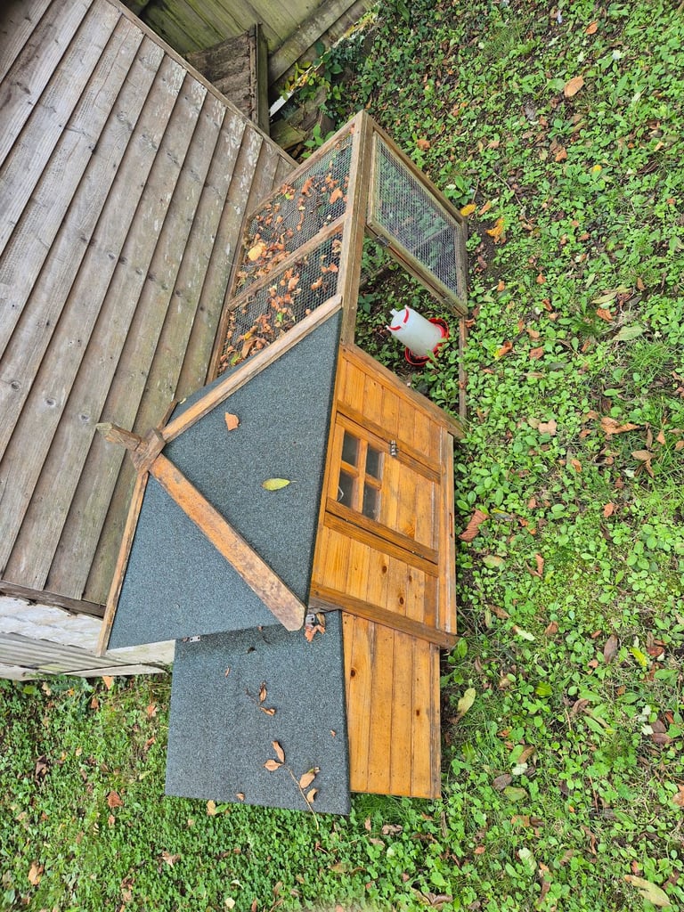 Hen coop for sale 