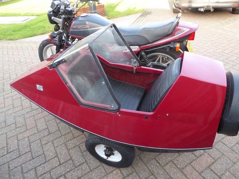 HONDA CB 450 SIDECAR OUT FIT SQUIRE SIDECAR HAD IT STARTS NEEDS A GOOD SERVICE