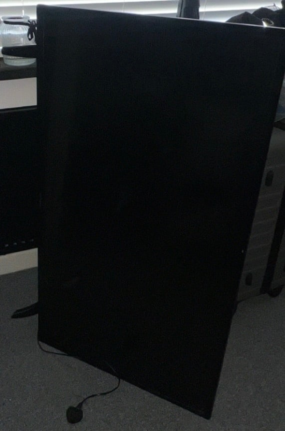 Techwood 50 Inch Smart Tv with remote - includes Freeview and built in apps