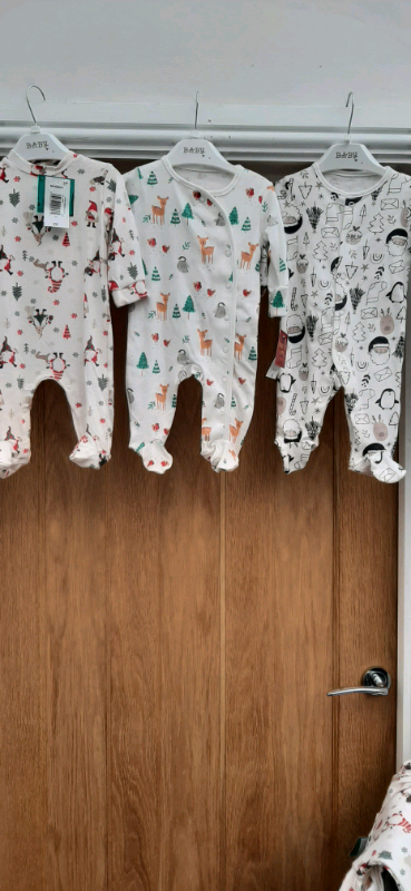 Newborn  baby grows xmasy design 