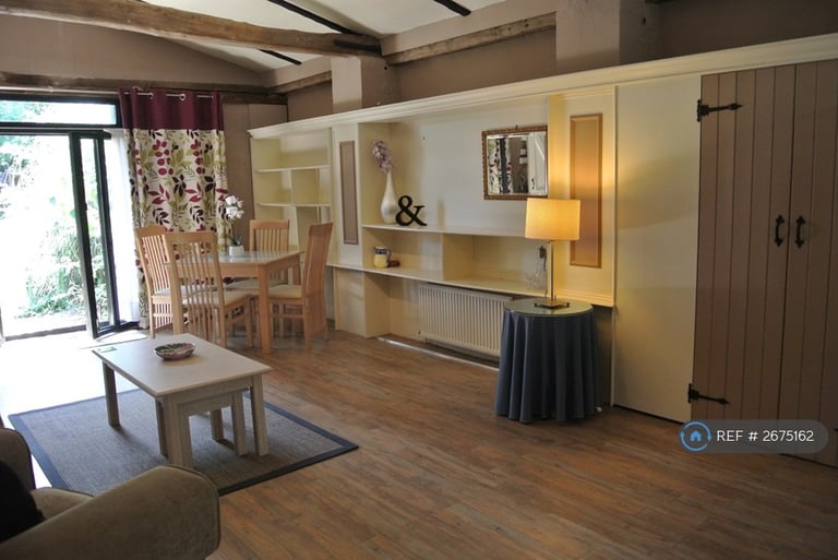 Studio flat in Frith Farm House, Faversham, ME13 (#2675162)