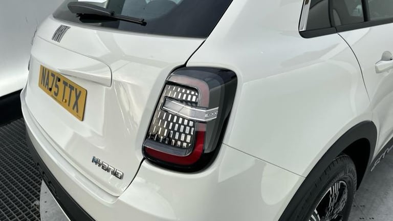 2025 Fiat 600 1.2 MHEV SUV 5dr Petrol Hybrid e-DCT Euro 6 (s/s) (100 ps) Automatic Hatchback Hybr...