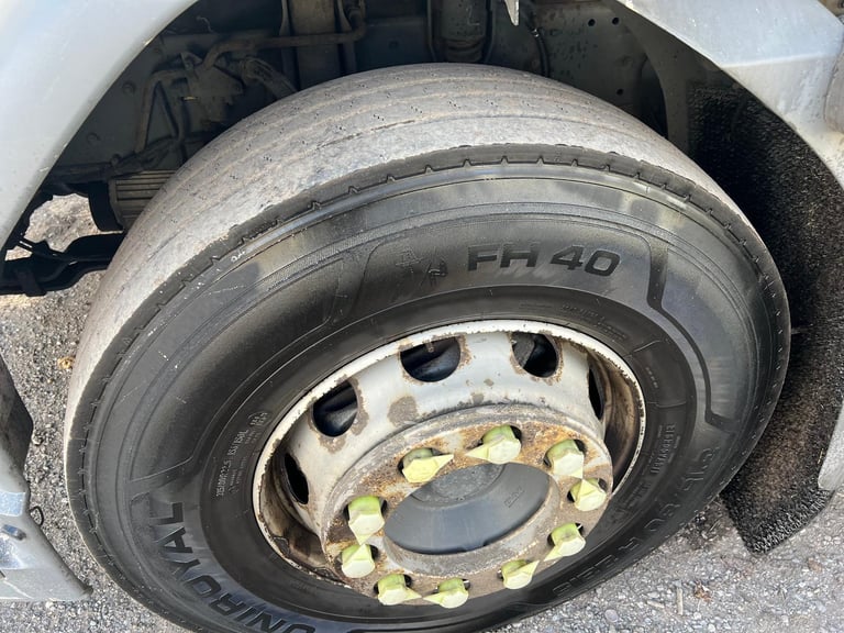 DAF TRUCKS LF 280 18 TONNE FRIDGE U/FLOOR LIFT 