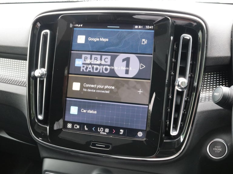 2024 Volvo XC40 Plus Dark B4 (197 hp) ESTATE Petrol/Electric Hybrid Automatic