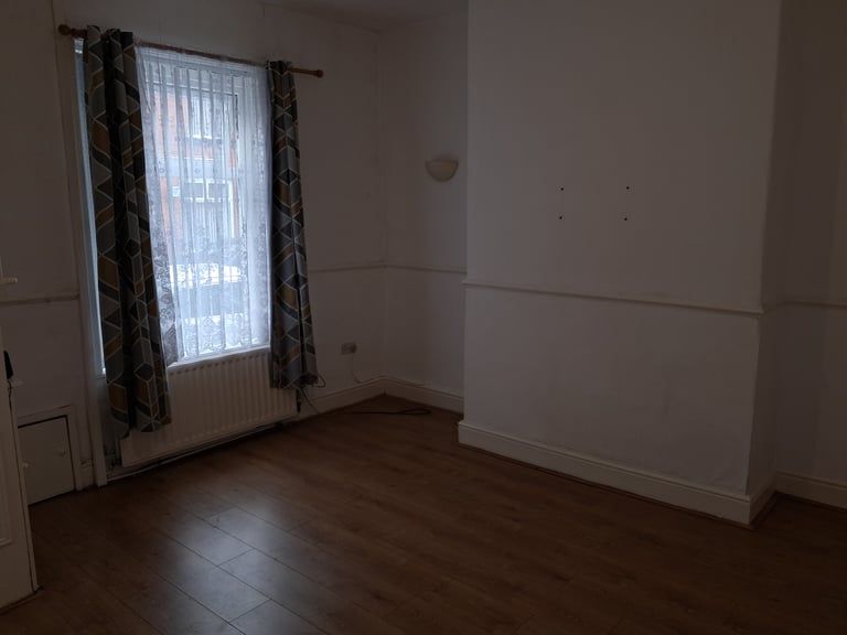 Two bedroom Entire House to Rent in Oldham Town Centre 