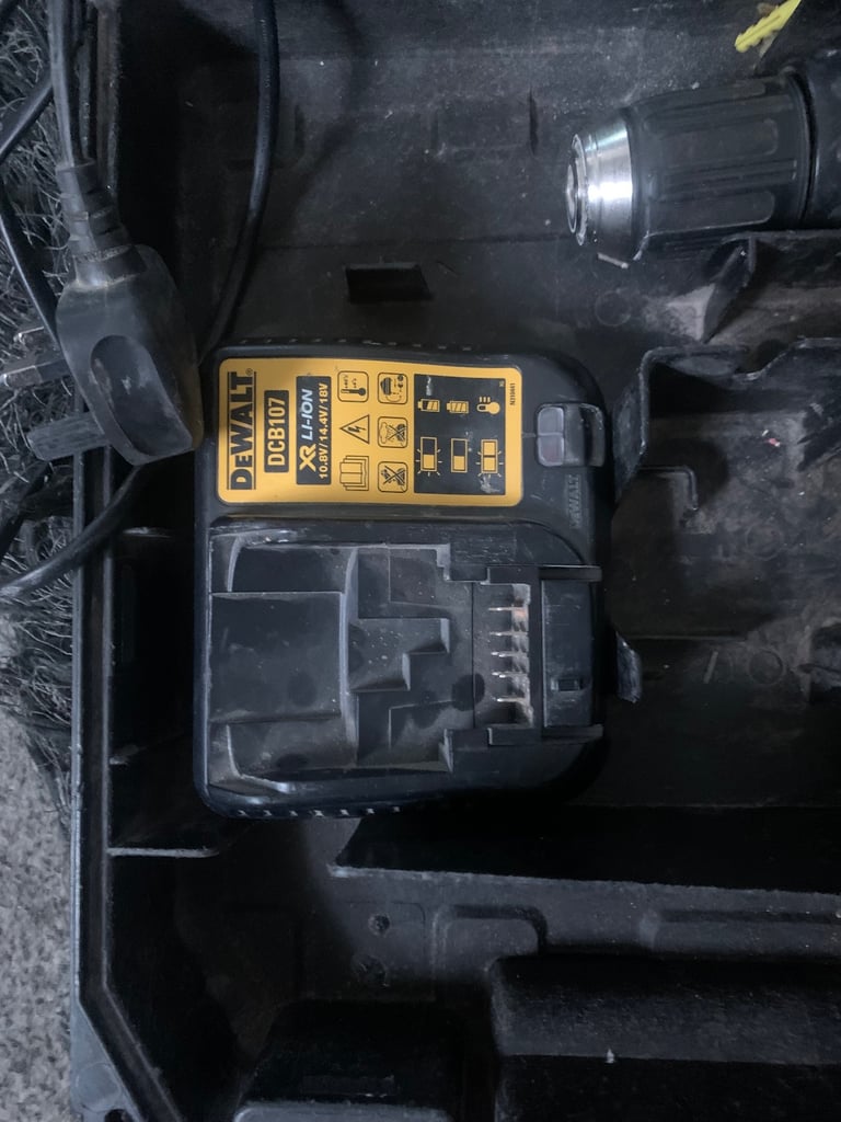 Dewalt 18 volt cordless hammer drill 