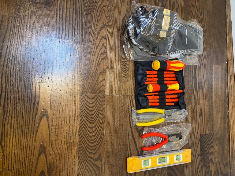 image for Electrician Tool Set with Insulated Screwdrivers, Pliers, Level and Belt Pouch – Brand New”
