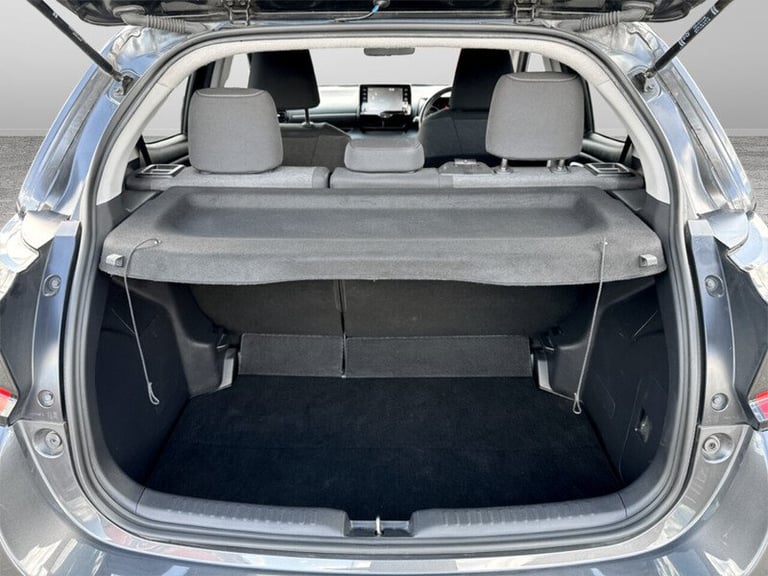  Toyota Yaris VVT-h Design Hatchback HYBRID Automatic