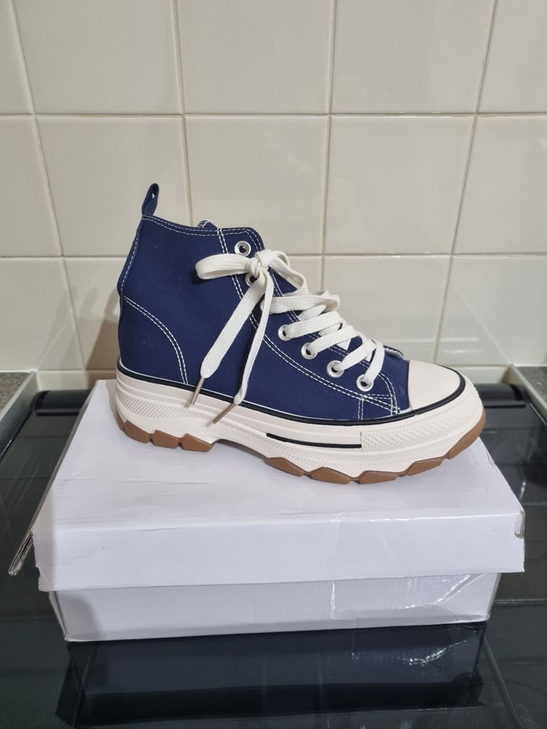 image for Ladies boots new size 6