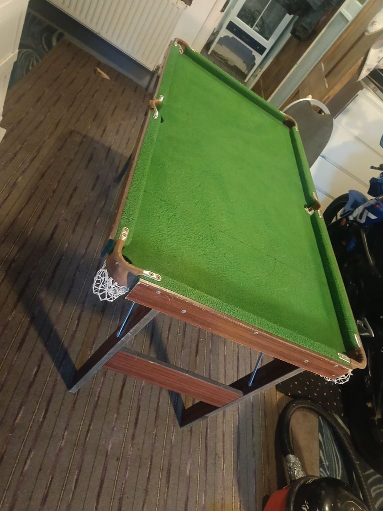 Billard / snooker table + accessories 