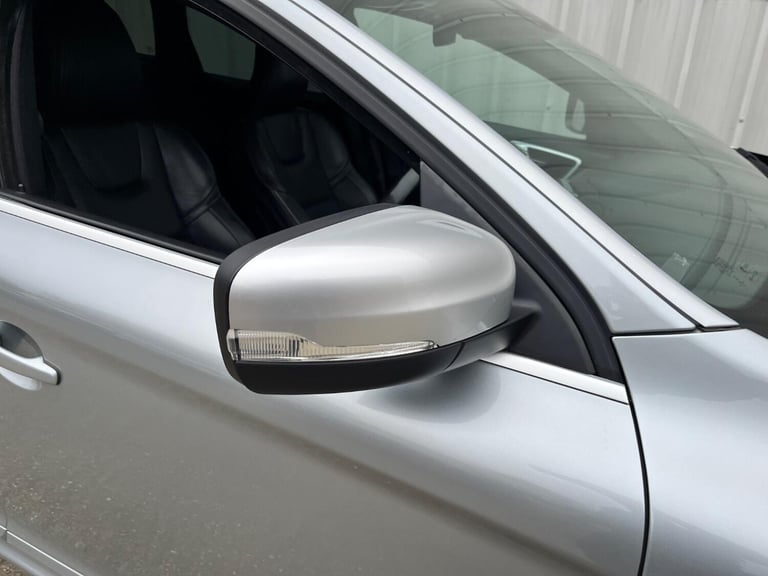 VOLVO XC60 2.0 R-Design Lux D4 (181hp) Silver Auto Diesel 2015