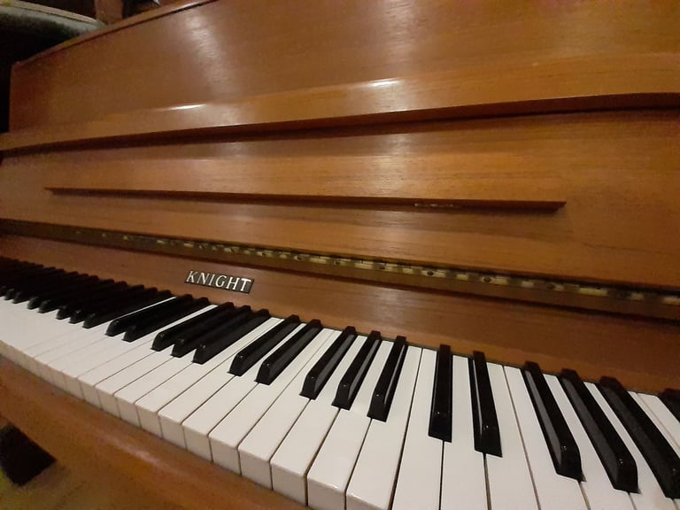 Knight K10 c1977 upright piano satin Oak wood *free 1st tuning* *top condition*