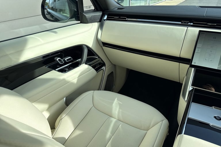 2025 Land Rover Range Rover 3.0 P460e 38.2kWh Autobiography Auto 4WD Euro 6 (s/s) 5dr SUV Automatic