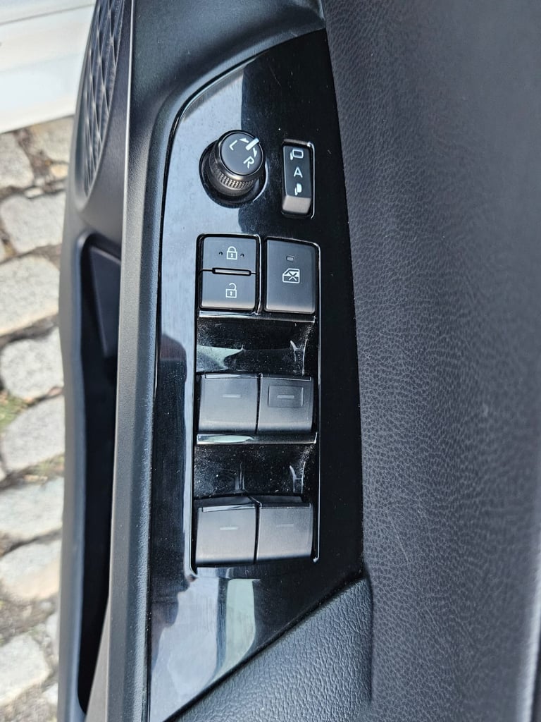 2020 Toyota Prius 1.8 Hybrid Automatic 5dr 5 Seats Hatchback Petrol/Electric Hybrid Automatic