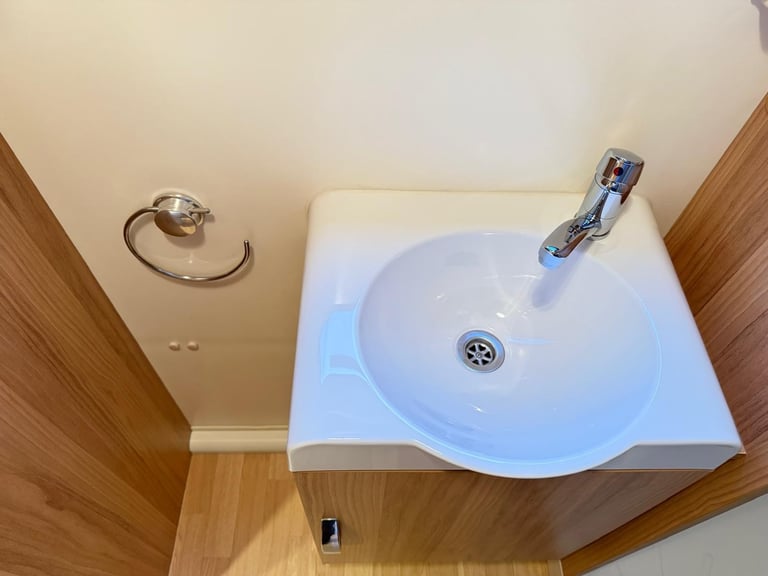 BAILEY PURSUIT 400-2 LIGHT WEIGHT CARAVAN WITH AUTO MOVER ..............NOW SOLD