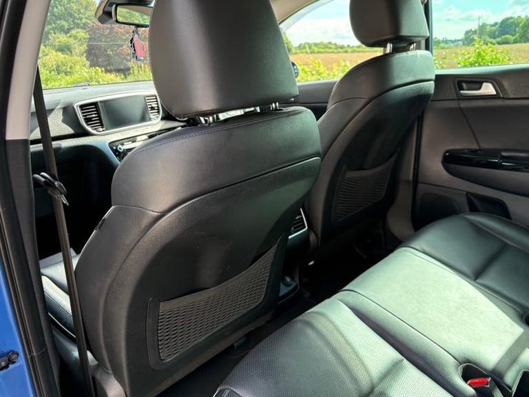 Kia Sportage 2.0 Diesel ISG 4 AWD Auto.Heated leather,reverse camera,pan roof