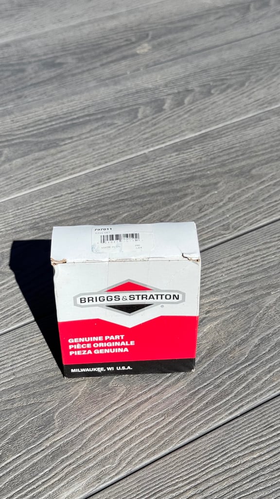 GENUINE BRIGGS & STRATTON PISTON RING SET 797011
