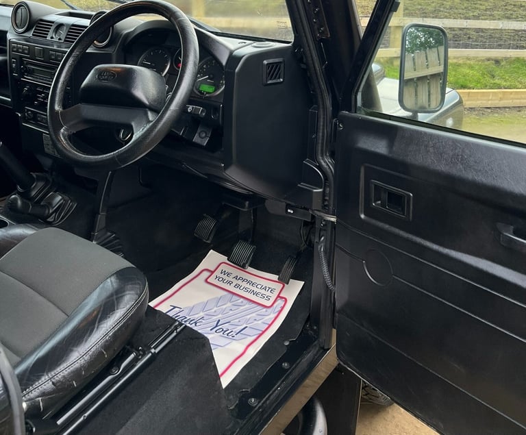 2011 - 61 Land Rover Defender 90 2.2 TDCi XS 4WD SWB Euro 5 WINDOW VAN Diesel