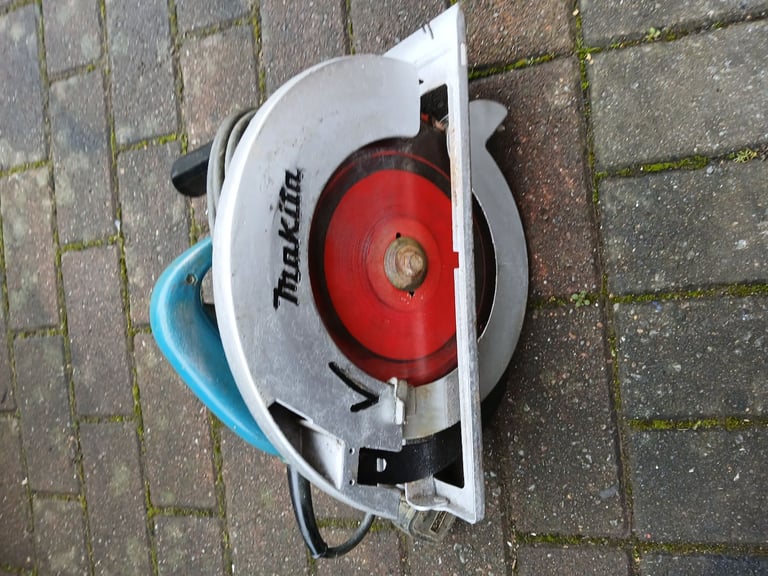 image for Makita 240v 9inch circular saw 